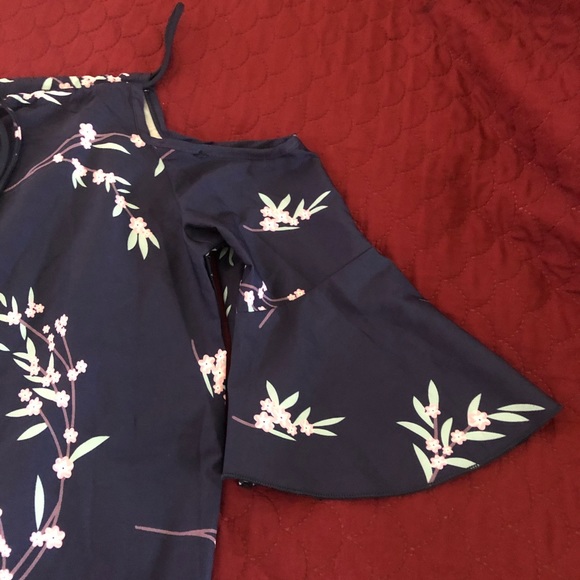 Floral off the shoulder top!!! - Picture 2 of 4